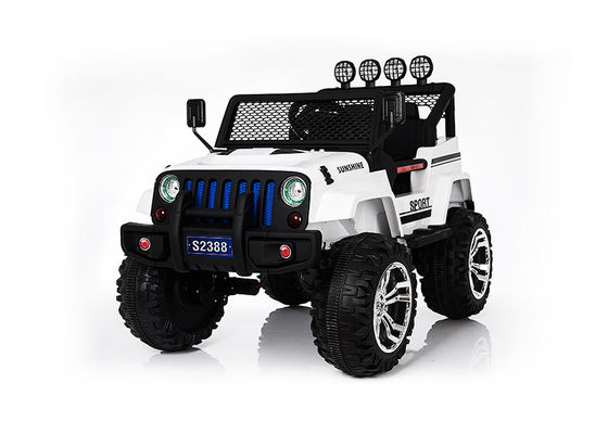 2 موتور 4x4 ركوب على اللعب مع حزام أمان دفع رباعي 2.8 كم / ساعة